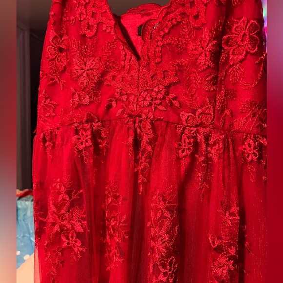 Gosh this dress is amazing but it does not fit me any longer - Picture 5 of 8